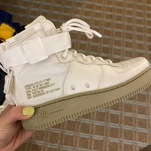 (NEW) W Nike SF Air Force 1 Mid